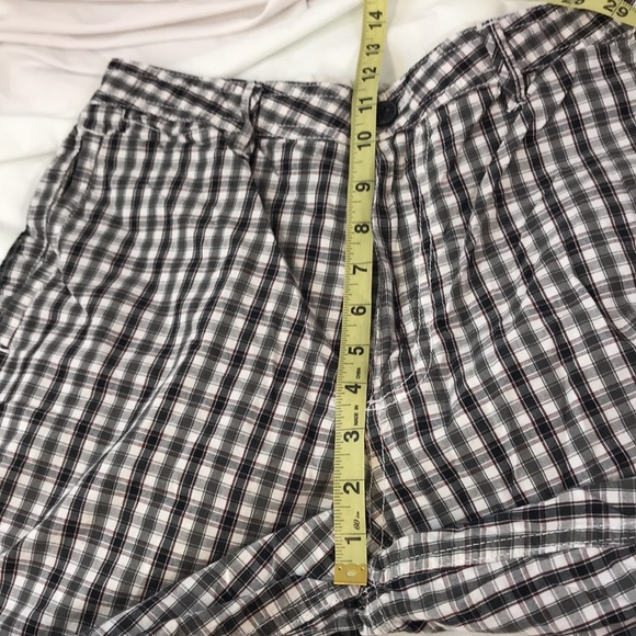 Vans Off The Wall Plaid Shorts Size 32 - Picture 5 of 9